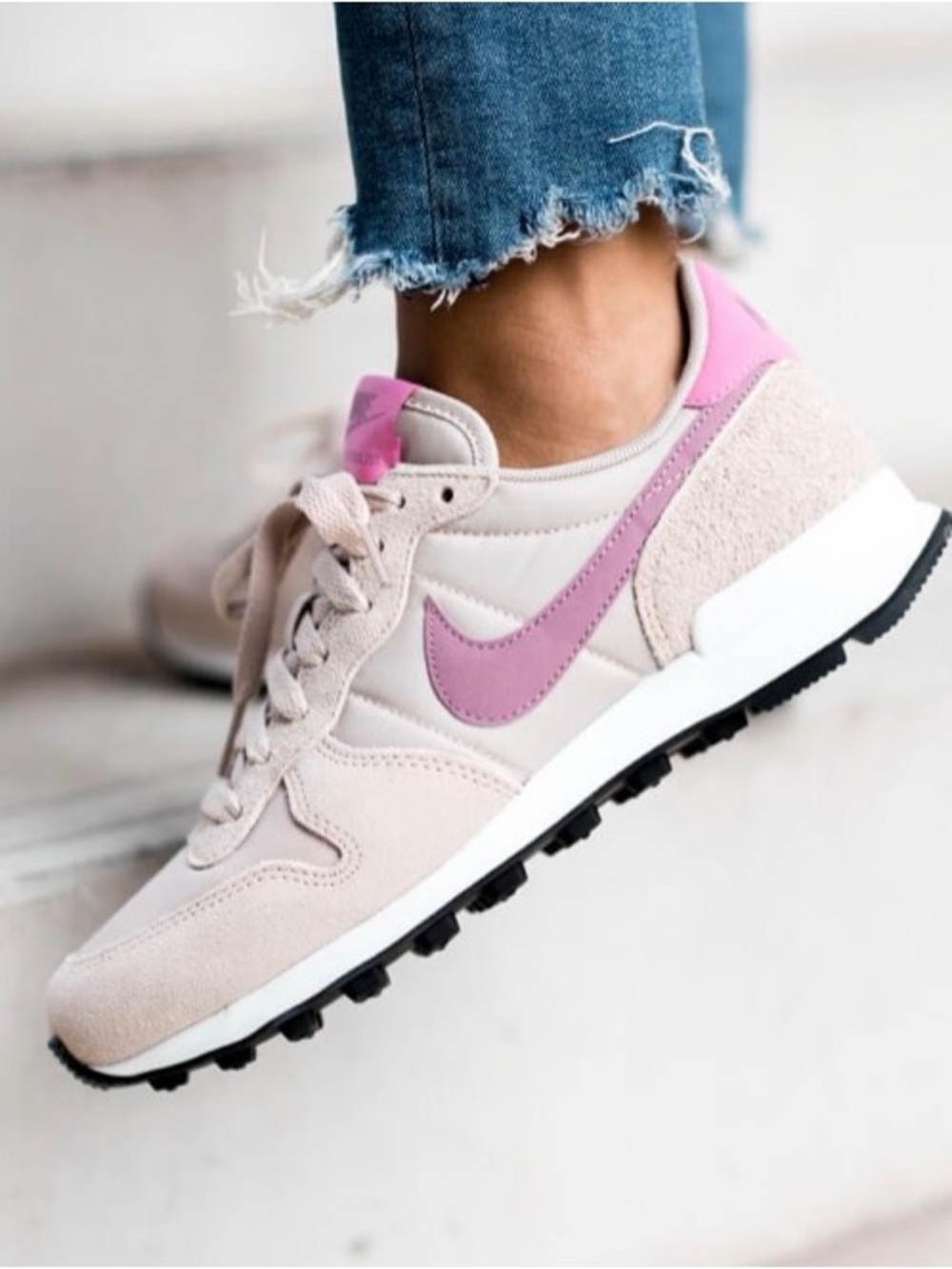 Nike Women's Beige/Pink Internationalist